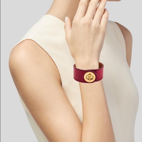 NWOT Marc Jacobs RED Leather Turnlock Bracelet - Picture 3 of 5